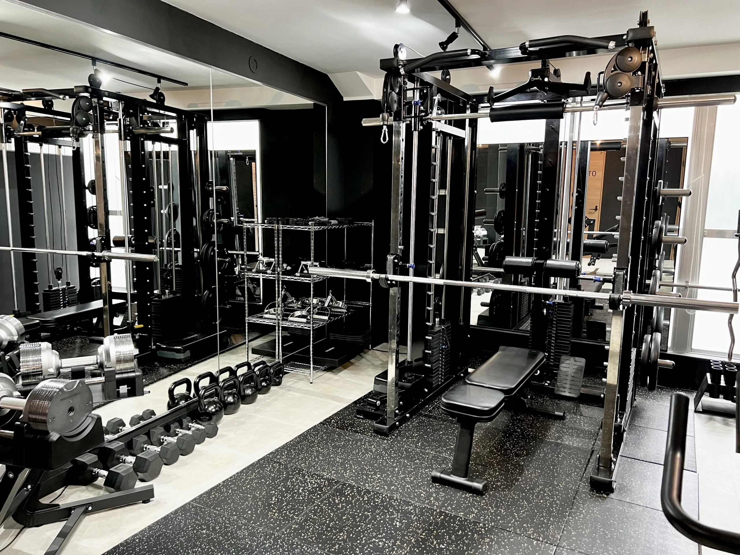 表参道・外苑前のセミパーソナルジム｜LYRIM表参道・外苑前店のトレーニング設備